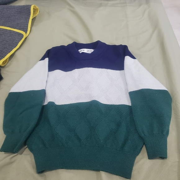 Stylish and Cozy 2T-3T Toddler Boys' Clothing Bundle Perfect for Fall and Winter - Picture 3 of 12